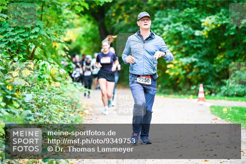 12.10.2025 - Bramfelder Halbmarathon 2025 Dr. Thomas Lammeyer http://msf.ph/oto/9349753 12.10.2025 10:31:52 Laufen 2250 meine-sportfotos.de