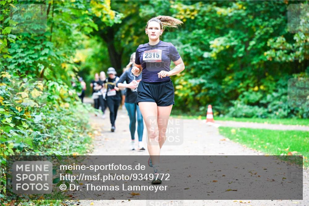 12.10.2025 - Bramfelder Halbmarathon 2025 Dr. Thomas Lammeyer http://msf.ph/oto/9349772 12.10.2025 10:31:57 Laufen 2315 meine-sportfotos.de