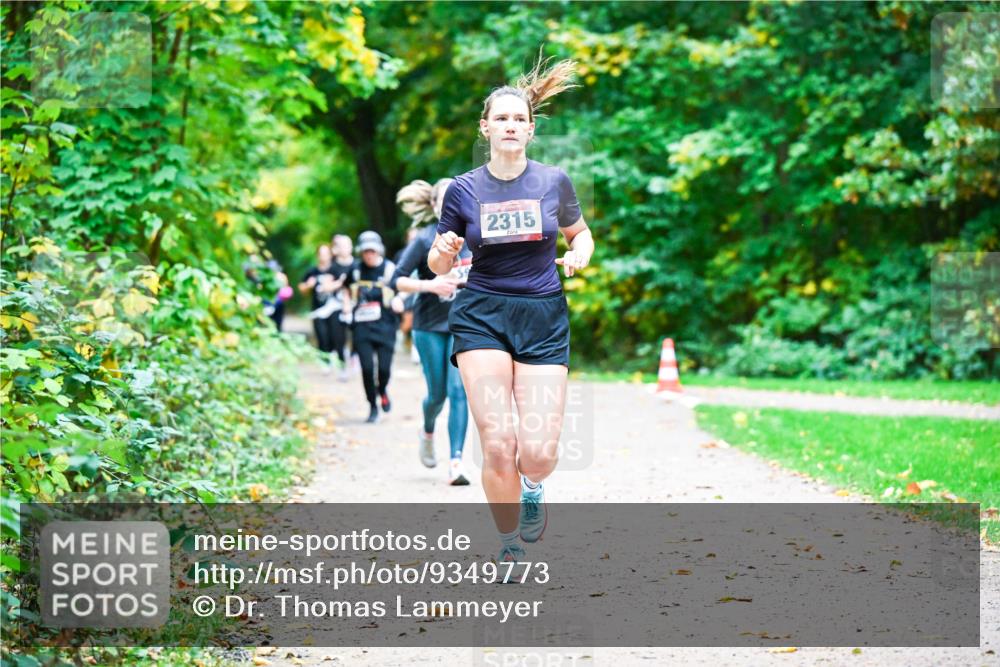 12.10.2025 - Bramfelder Halbmarathon 2025 Dr. Thomas Lammeyer http://msf.ph/oto/9349773 12.10.2025 10:31:57 Laufen 2315 meine-sportfotos.de