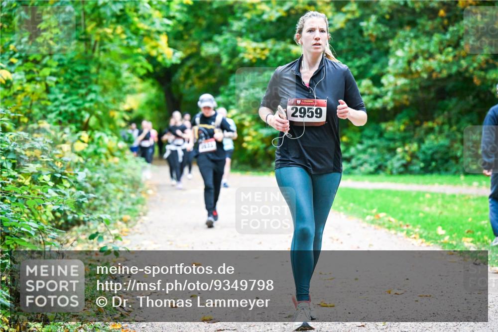 12.10.2025 - Bramfelder Halbmarathon 2025 Dr. Thomas Lammeyer http://msf.ph/oto/9349798 12.10.2025 10:32:01 Laufen 34, 2959 meine-sportfotos.de