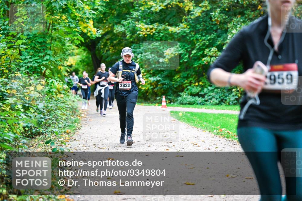 12.10.2025 - Bramfelder Halbmarathon 2025 Dr. Thomas Lammeyer http://msf.ph/oto/9349804 12.10.2025 10:32:02 Laufen 2373, 2822, 1959 meine-sportfotos.de