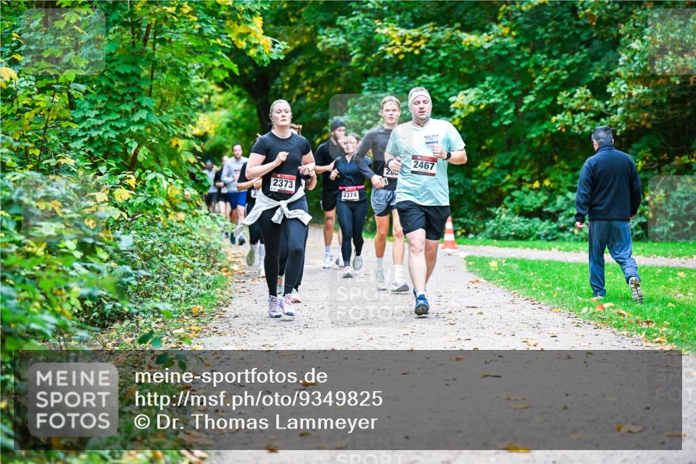 12.10.2025 - Bramfelder Halbmarathon 2025 Dr. Thomas Lammeyer http://msf.ph/oto/9349825 12.10.2025 10:32:06 Laufen 2373, 2374, 200, 2467 meine-sportfotos.de