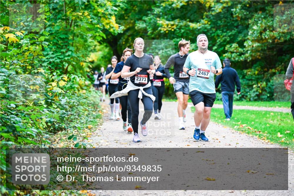 12.10.2025 - Bramfelder Halbmarathon 2025 Dr. Thomas Lammeyer http://msf.ph/oto/9349835 12.10.2025 10:32:07 Laufen 2390, 2373, 2374, 2865, 2467 meine-sportfotos.de