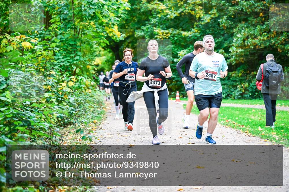 12.10.2025 - Bramfelder Halbmarathon 2025 Dr. Thomas Lammeyer http://msf.ph/oto/9349840 12.10.2025 10:32:08 Laufen 239, 2305, 2373, 2467 meine-sportfotos.de