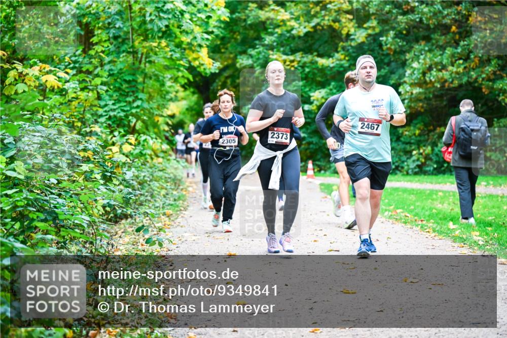 12.10.2025 - Bramfelder Halbmarathon 2025 Dr. Thomas Lammeyer http://msf.ph/oto/9349841 12.10.2025 10:32:08 Laufen 2373, 2305, 2467 meine-sportfotos.de