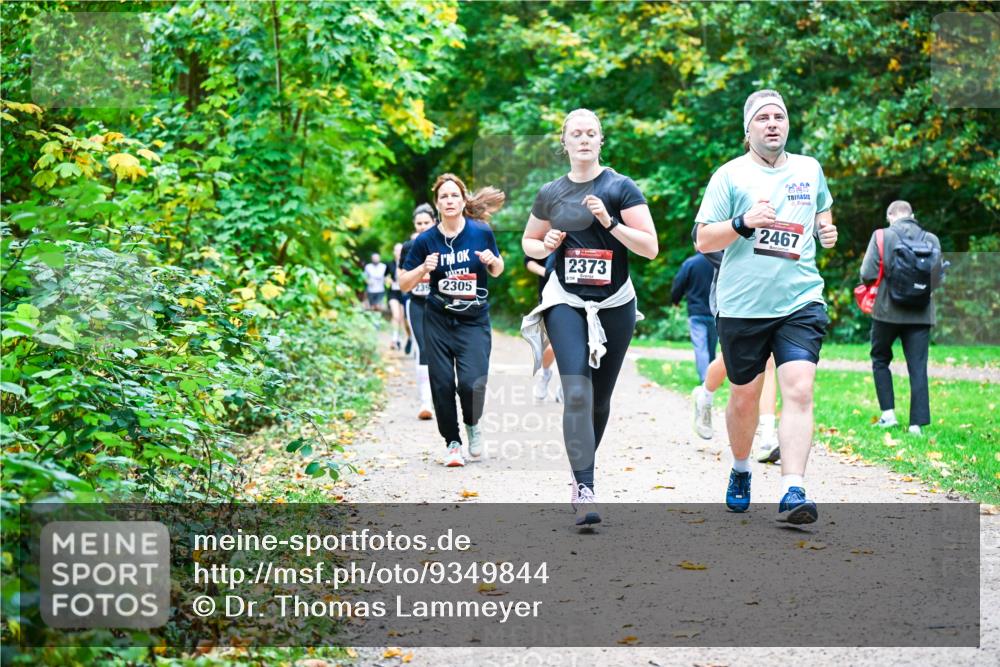12.10.2025 - Bramfelder Halbmarathon 2025 Dr. Thomas Lammeyer http://msf.ph/oto/9349844 12.10.2025 10:32:08 Laufen 2305, 2373, 8134, 2467 meine-sportfotos.de