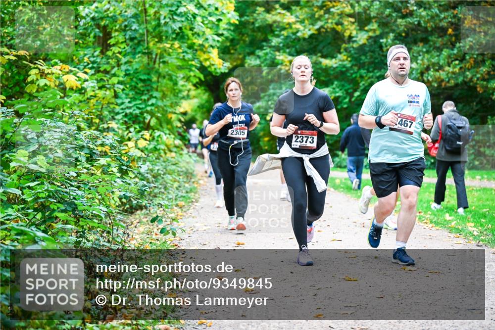 12.10.2025 - Bramfelder Halbmarathon 2025 Dr. Thomas Lammeyer http://msf.ph/oto/9349845 12.10.2025 10:32:09 Laufen 2305, 2373, 8134, 2020, 467 meine-sportfotos.de