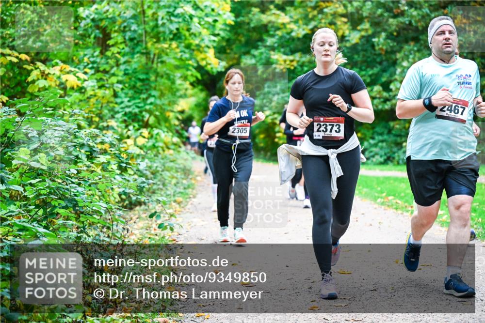 12.10.2025 - Bramfelder Halbmarathon 2025 Dr. Thomas Lammeyer http://msf.ph/oto/9349850 12.10.2025 10:32:09 Laufen 2305, 2373, 8134, 2467 meine-sportfotos.de
