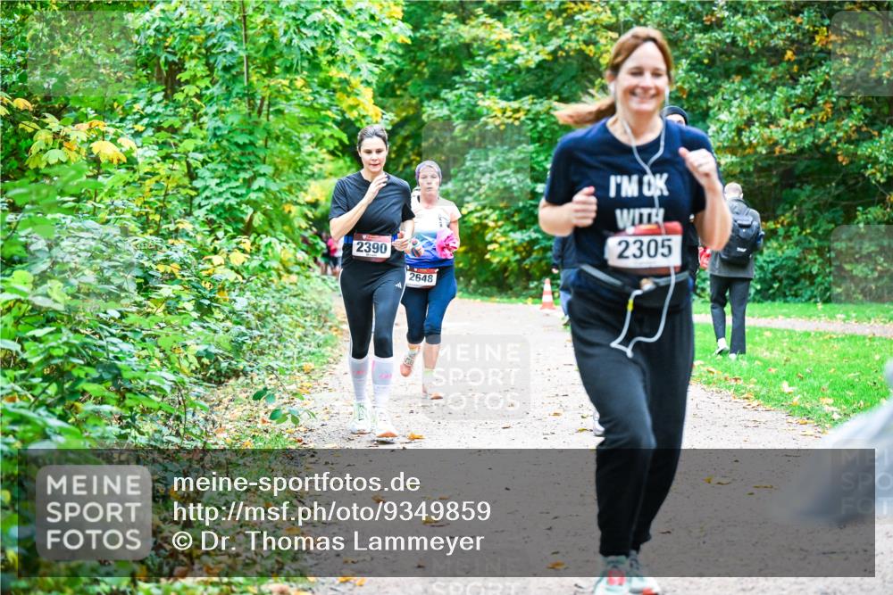 12.10.2025 - Bramfelder Halbmarathon 2025 Dr. Thomas Lammeyer http://msf.ph/oto/9349859 12.10.2025 10:32:11 Laufen 2390, 2648, 2305 meine-sportfotos.de