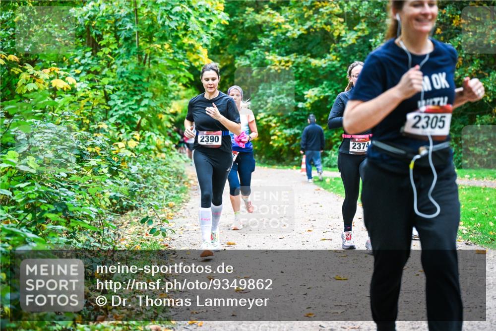 12.10.2025 - Bramfelder Halbmarathon 2025 Dr. Thomas Lammeyer http://msf.ph/oto/9349862 12.10.2025 10:32:11 Laufen 2390, 2374, 2305 meine-sportfotos.de