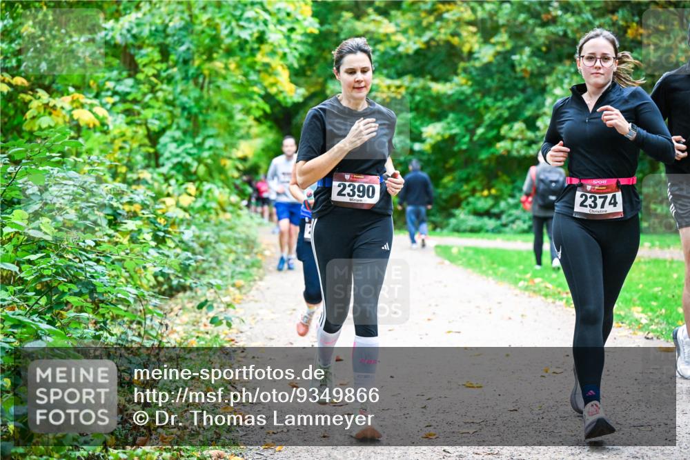 12.10.2025 - Bramfelder Halbmarathon 2025 Dr. Thomas Lammeyer http://msf.ph/oto/9349866 12.10.2025 10:32:13 Laufen 2390, 2374 meine-sportfotos.de