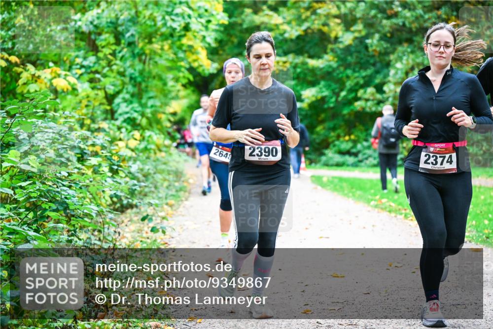12.10.2025 - Bramfelder Halbmarathon 2025 Dr. Thomas Lammeyer http://msf.ph/oto/9349867 12.10.2025 10:32:13 Laufen 2648, 2390, 2374 meine-sportfotos.de