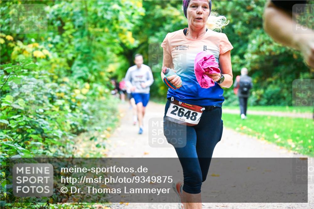 12.10.2025 - Bramfelder Halbmarathon 2025 Dr. Thomas Lammeyer http://msf.ph/oto/9349875 12.10.2025 10:32:14 Laufen 22, 2648 meine-sportfotos.de
