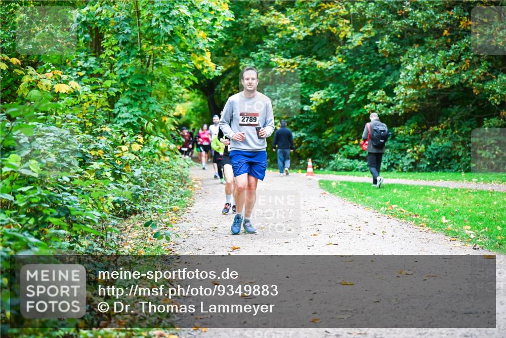 12.10.2025 - Bramfelder Halbmarathon 2025 Dr. Thomas Lammeyer http://msf.ph/oto/9349883 12.10.2025 10:32:16 Laufen 2789 meine-sportfotos.de