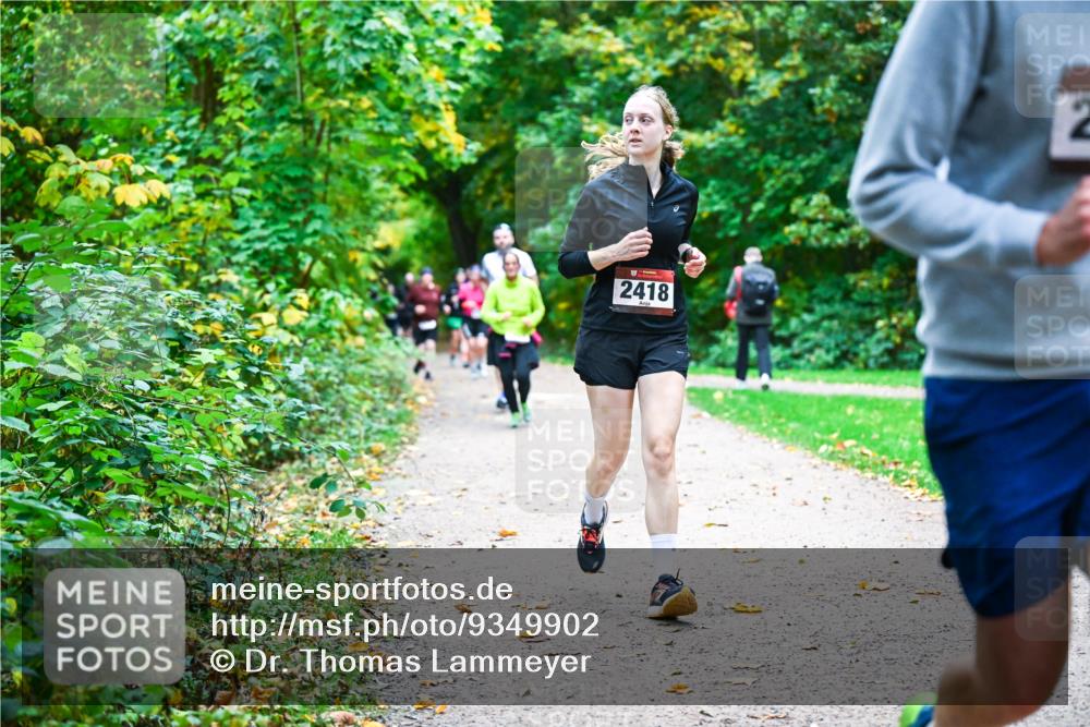 12.10.2025 - Bramfelder Halbmarathon 2025 Dr. Thomas Lammeyer http://msf.ph/oto/9349902 12.10.2025 10:32:19 Laufen 2418, 2 meine-sportfotos.de