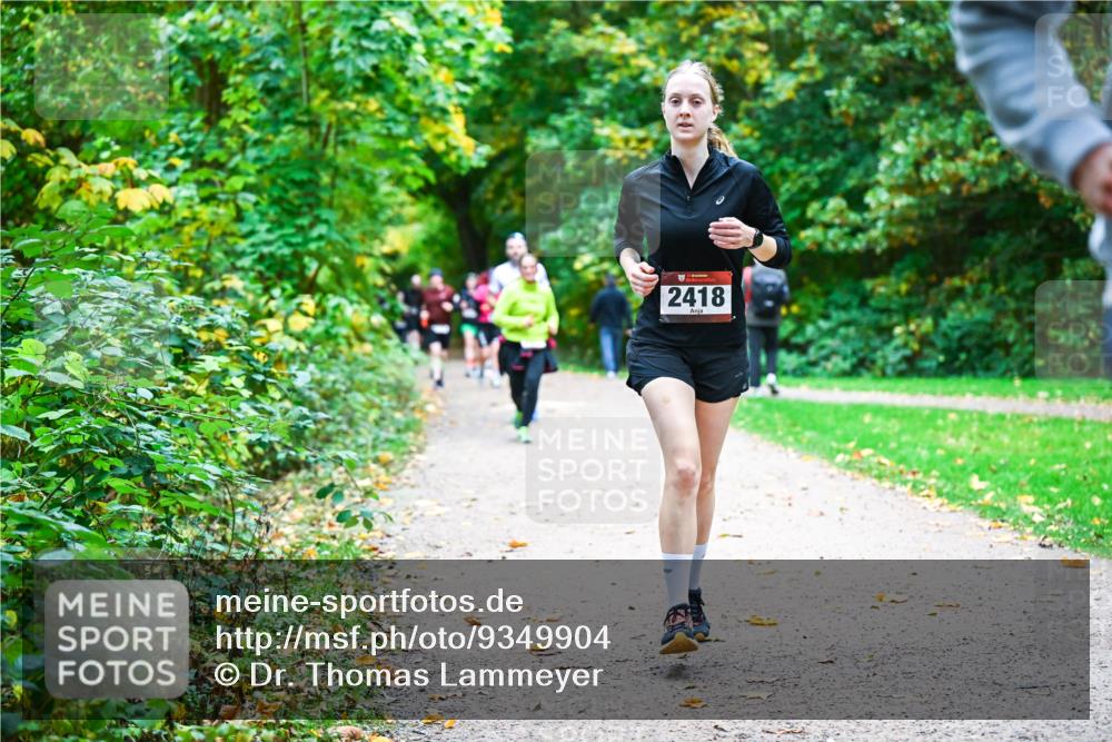 12.10.2025 - Bramfelder Halbmarathon 2025 Dr. Thomas Lammeyer http://msf.ph/oto/9349904 12.10.2025 10:32:19 Laufen 2418 meine-sportfotos.de