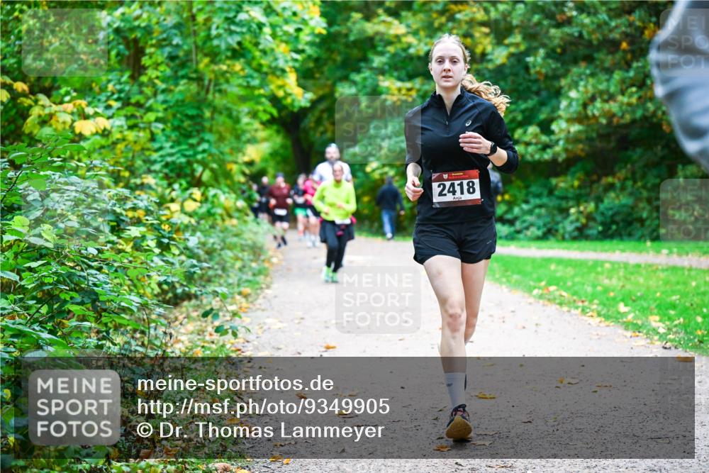 12.10.2025 - Bramfelder Halbmarathon 2025 Dr. Thomas Lammeyer http://msf.ph/oto/9349905 12.10.2025 10:32:19 Laufen 2418 meine-sportfotos.de