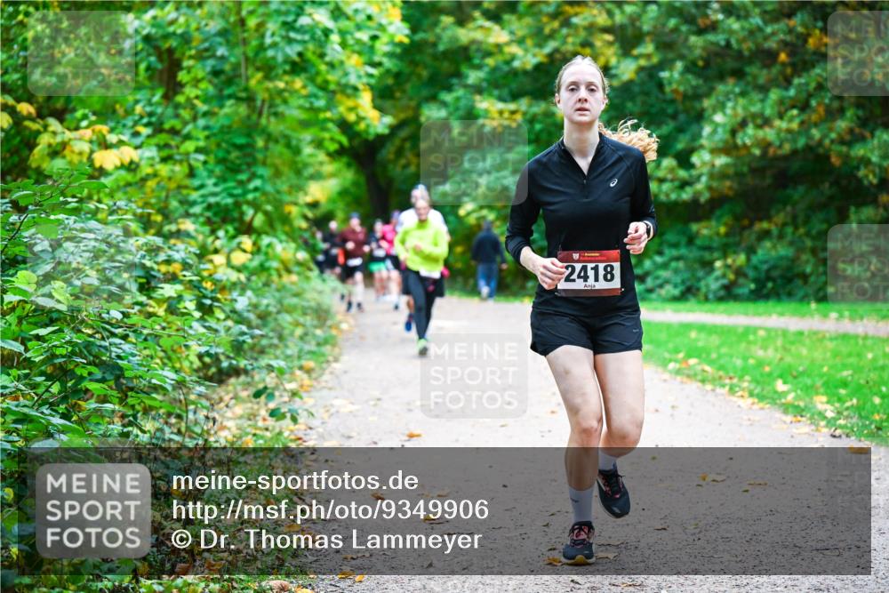 12.10.2025 - Bramfelder Halbmarathon 2025 Dr. Thomas Lammeyer http://msf.ph/oto/9349906 12.10.2025 10:32:19 Laufen 2418 meine-sportfotos.de