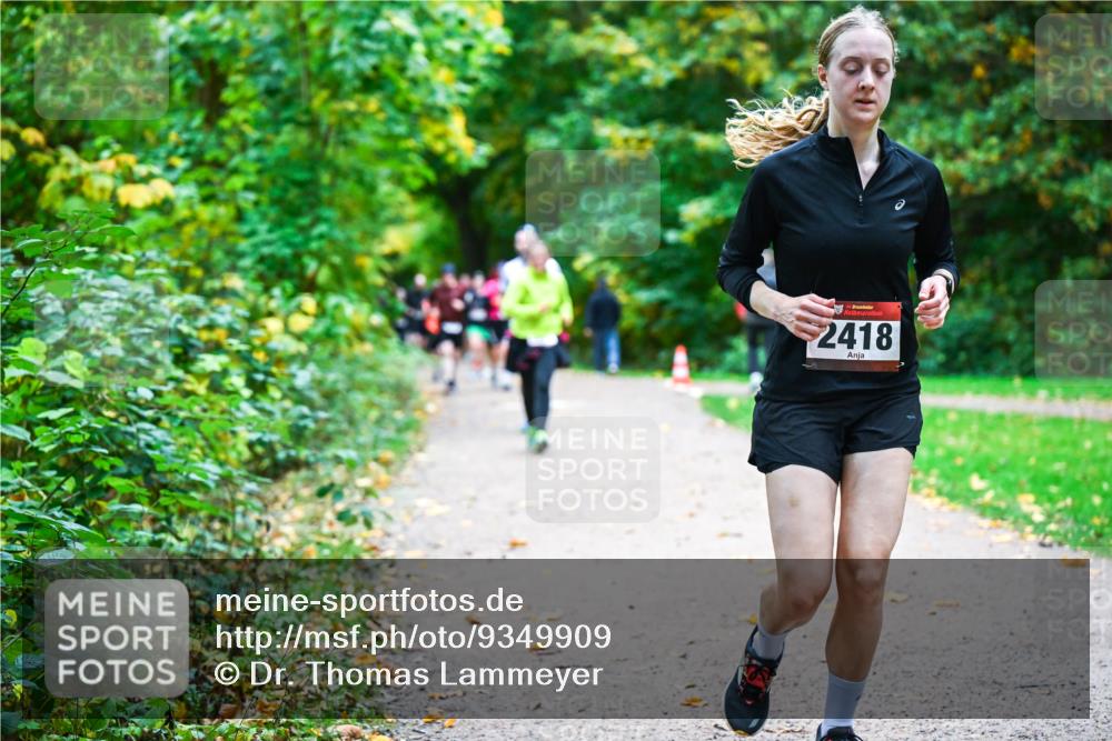 12.10.2025 - Bramfelder Halbmarathon 2025 Dr. Thomas Lammeyer http://msf.ph/oto/9349909 12.10.2025 10:32:20 Laufen 2418 meine-sportfotos.de
