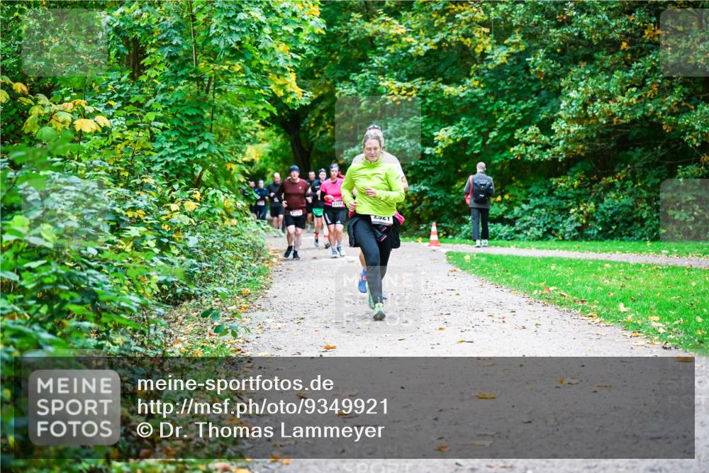 12.10.2025 - Bramfelder Halbmarathon 2025 Dr. Thomas Lammeyer http://msf.ph/oto/9349921 12.10.2025 10:32:22 Laufen 2229, 2228, 2021 meine-sportfotos.de