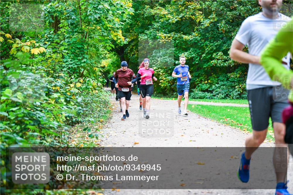 12.10.2025 - Bramfelder Halbmarathon 2025 Dr. Thomas Lammeyer http://msf.ph/oto/9349945 12.10.2025 10:32:25 Laufen 2229, 2228, 2803 meine-sportfotos.de