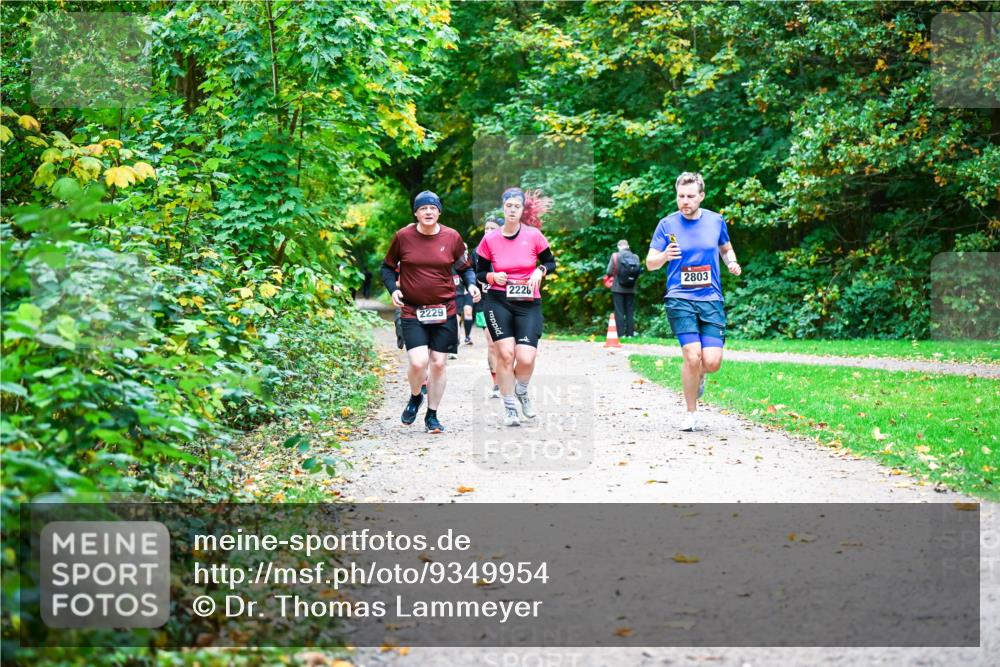 12.10.2025 - Bramfelder Halbmarathon 2025 Dr. Thomas Lammeyer http://msf.ph/oto/9349954 12.10.2025 10:32:27 Laufen 2229, 2226, 2803 meine-sportfotos.de