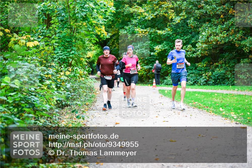 12.10.2025 - Bramfelder Halbmarathon 2025 Dr. Thomas Lammeyer http://msf.ph/oto/9349955 12.10.2025 10:32:27 Laufen 2229, 2228, 2803 meine-sportfotos.de