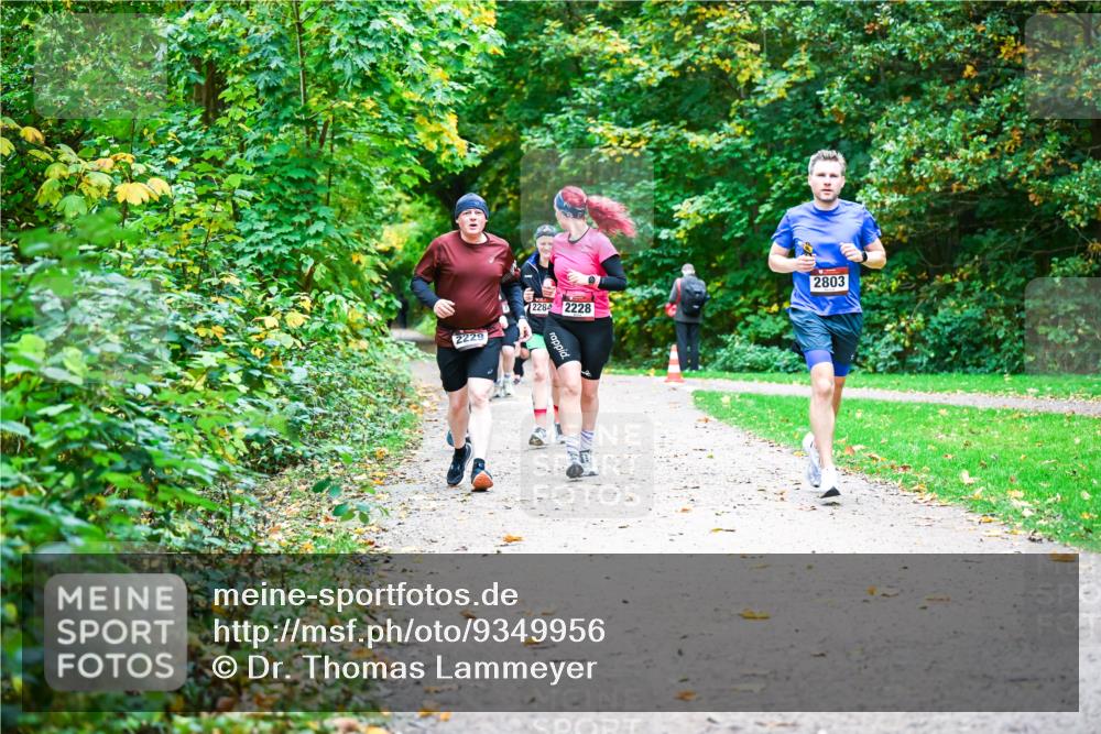 12.10.2025 - Bramfelder Halbmarathon 2025 Dr. Thomas Lammeyer http://msf.ph/oto/9349956 12.10.2025 10:32:27 Laufen 2229, 2284, 2228, 2803 meine-sportfotos.de