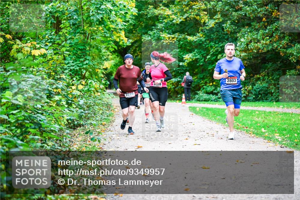 12.10.2025 - Bramfelder Halbmarathon 2025 Dr. Thomas Lammeyer http://msf.ph/oto/9349957 12.10.2025 10:32:27 Laufen 2229, 284, 2228, 2803 meine-sportfotos.de