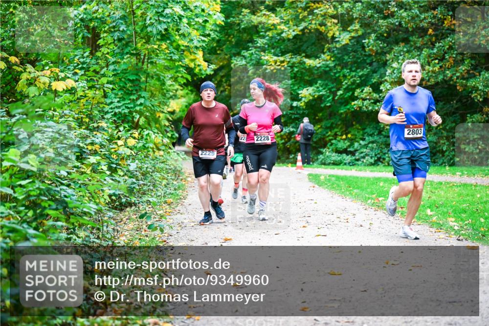 12.10.2025 - Bramfelder Halbmarathon 2025 Dr. Thomas Lammeyer http://msf.ph/oto/9349960 12.10.2025 10:32:28 Laufen 2229, 2803, 22, 2228 meine-sportfotos.de