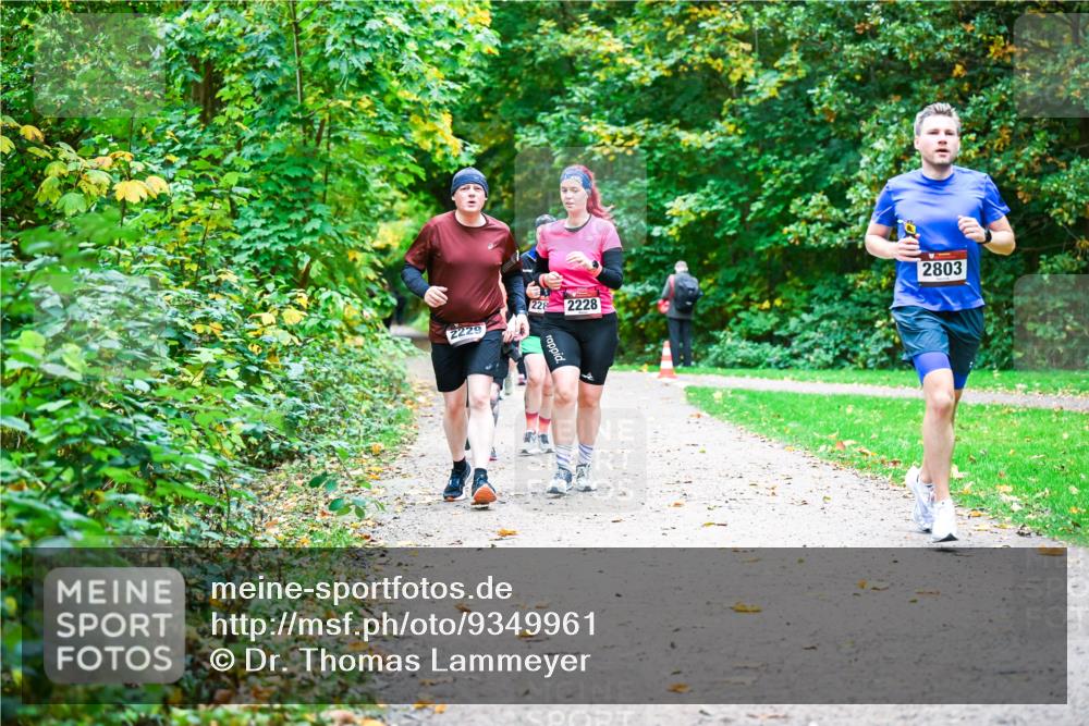 12.10.2025 - Bramfelder Halbmarathon 2025 Dr. Thomas Lammeyer http://msf.ph/oto/9349961 12.10.2025 10:32:28 Laufen 228, 2228, 2229, 2803 meine-sportfotos.de