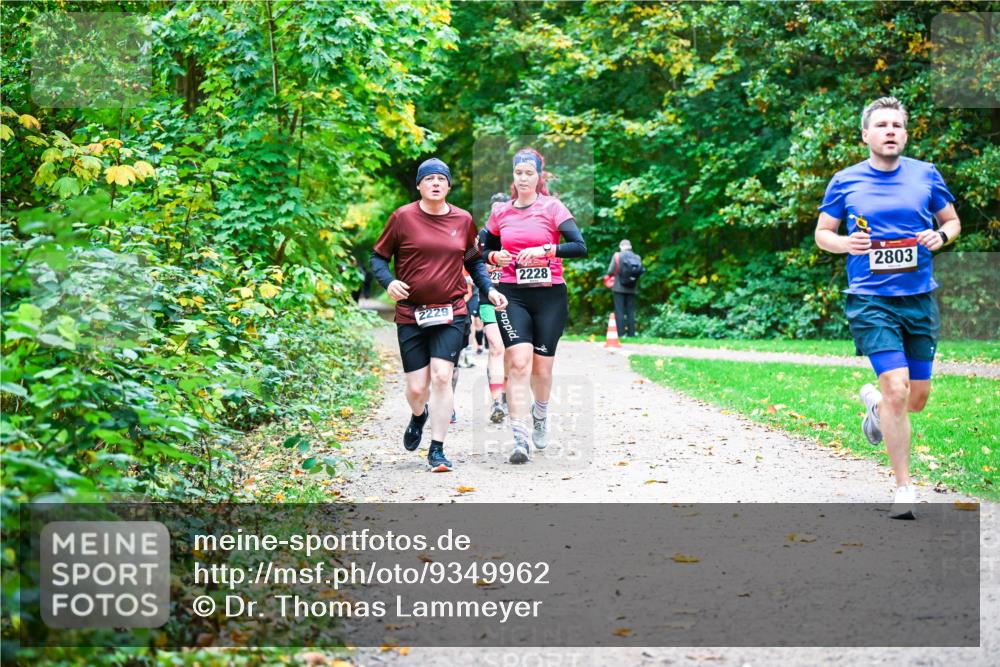 12.10.2025 - Bramfelder Halbmarathon 2025 Dr. Thomas Lammeyer http://msf.ph/oto/9349962 12.10.2025 10:32:28 Laufen 5223, 228, 2228, 2803 meine-sportfotos.de