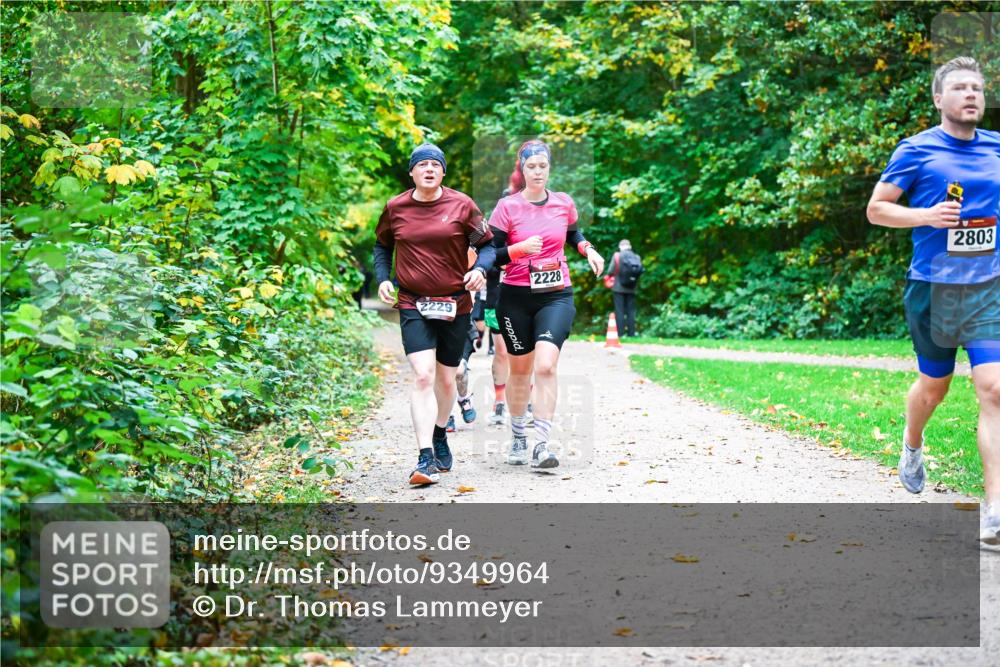 12.10.2025 - Bramfelder Halbmarathon 2025 Dr. Thomas Lammeyer http://msf.ph/oto/9349964 12.10.2025 10:32:28 Laufen 2229, 2228, 2803 meine-sportfotos.de