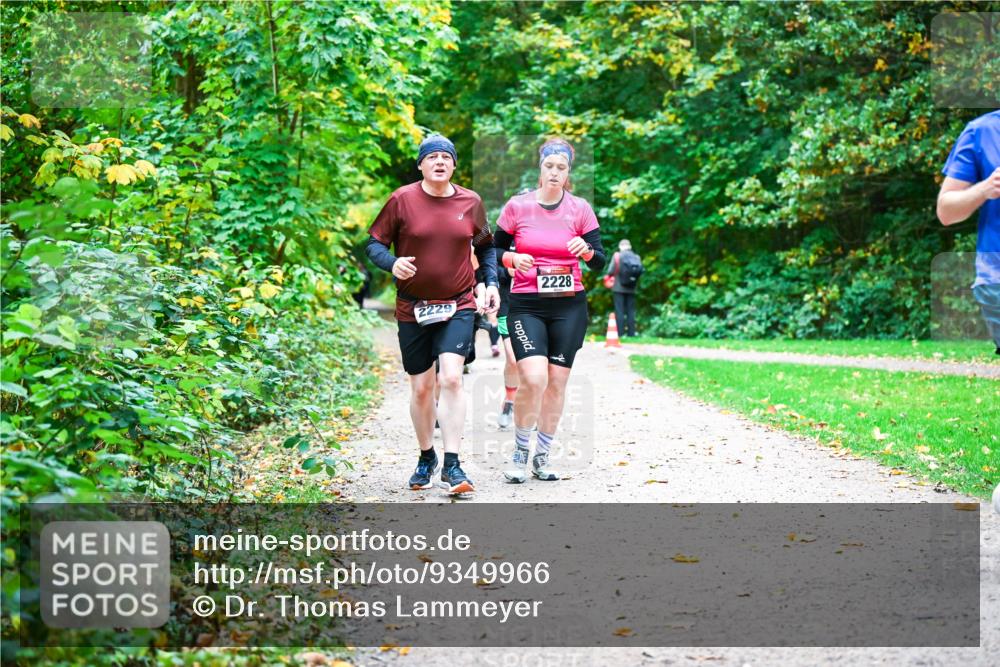 12.10.2025 - Bramfelder Halbmarathon 2025 Dr. Thomas Lammeyer http://msf.ph/oto/9349966 12.10.2025 10:32:28 Laufen 5229, 2228 meine-sportfotos.de