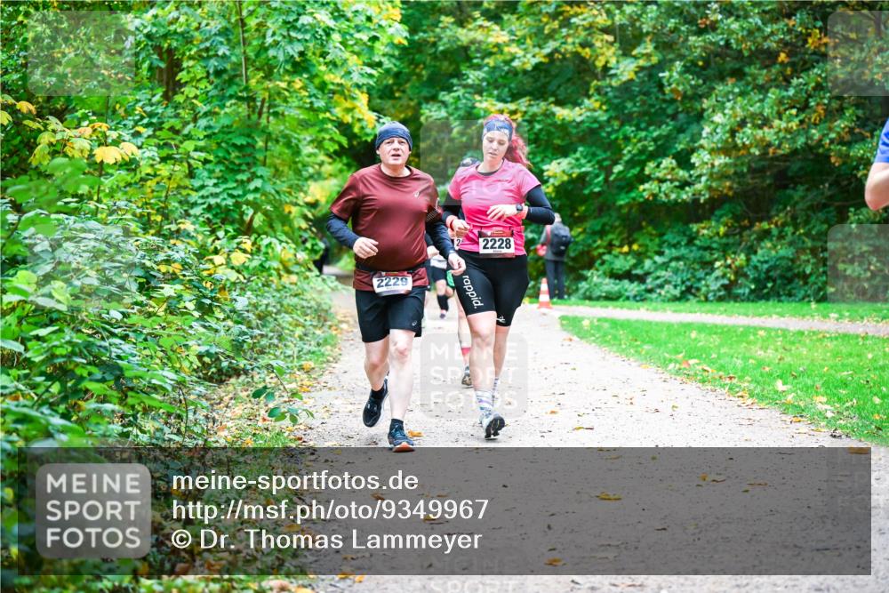 12.10.2025 - Bramfelder Halbmarathon 2025 Dr. Thomas Lammeyer http://msf.ph/oto/9349967 12.10.2025 10:32:28 Laufen 2229, 2228 meine-sportfotos.de