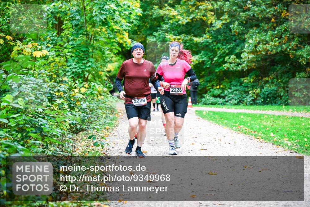 12.10.2025 - Bramfelder Halbmarathon 2025 Dr. Thomas Lammeyer http://msf.ph/oto/9349968 12.10.2025 10:32:29 Laufen 2229, 2228 meine-sportfotos.de