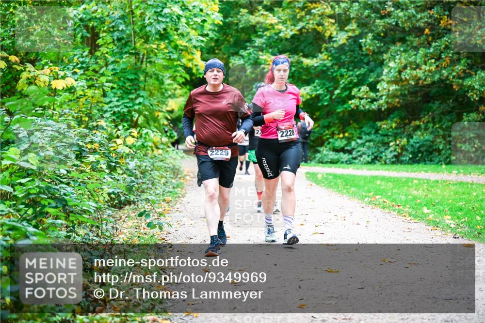 12.10.2025 - Bramfelder Halbmarathon 2025 Dr. Thomas Lammeyer http://msf.ph/oto/9349969 12.10.2025 10:32:29 Laufen 2229, 2228 meine-sportfotos.de