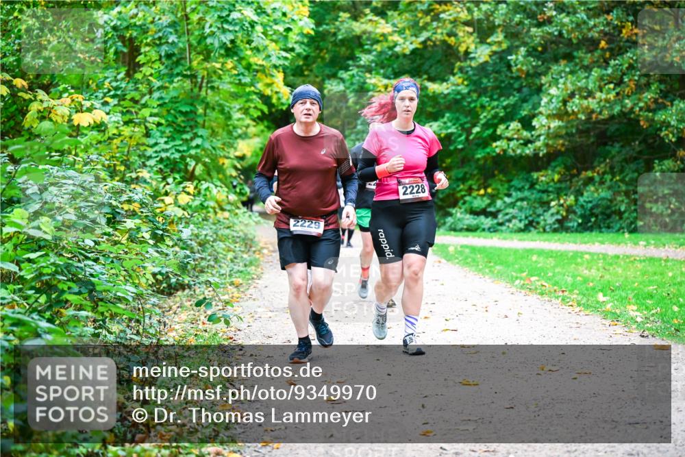 12.10.2025 - Bramfelder Halbmarathon 2025 Dr. Thomas Lammeyer http://msf.ph/oto/9349970 12.10.2025 10:32:29 Laufen 2229, 2228 meine-sportfotos.de