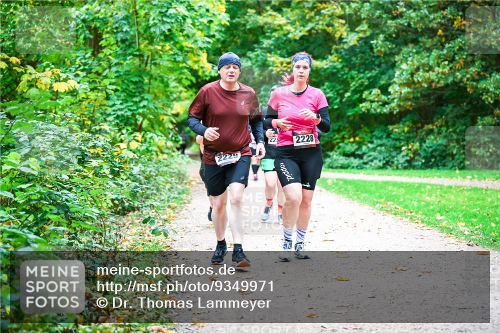 12.10.2025 - Bramfelder Halbmarathon 2025 Dr. Thomas Lammeyer http://msf.ph/oto/9349971 12.10.2025 10:32:29 Laufen 2229, 2228 meine-sportfotos.de