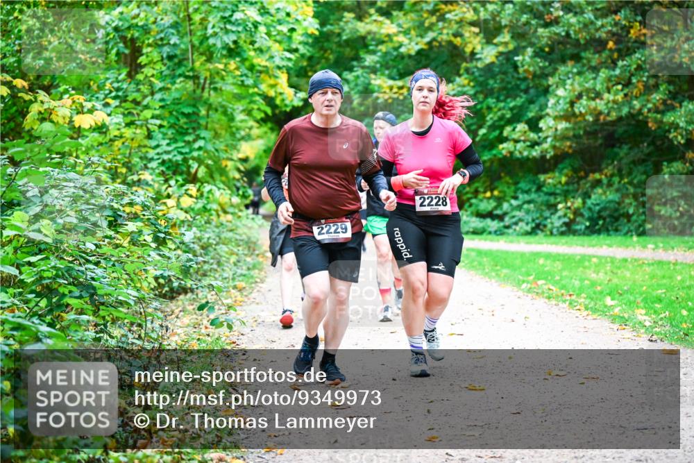 12.10.2025 - Bramfelder Halbmarathon 2025 Dr. Thomas Lammeyer http://msf.ph/oto/9349973 12.10.2025 10:32:29 Laufen 2229, 2228 meine-sportfotos.de