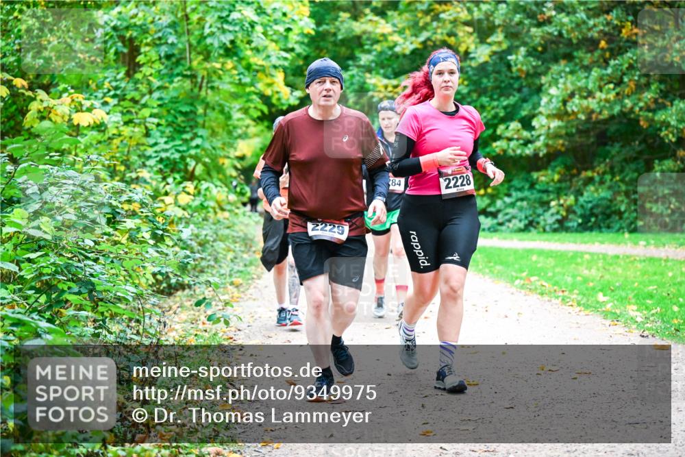 12.10.2025 - Bramfelder Halbmarathon 2025 Dr. Thomas Lammeyer http://msf.ph/oto/9349975 12.10.2025 10:32:30 Laufen 2229, 84, 2228 meine-sportfotos.de