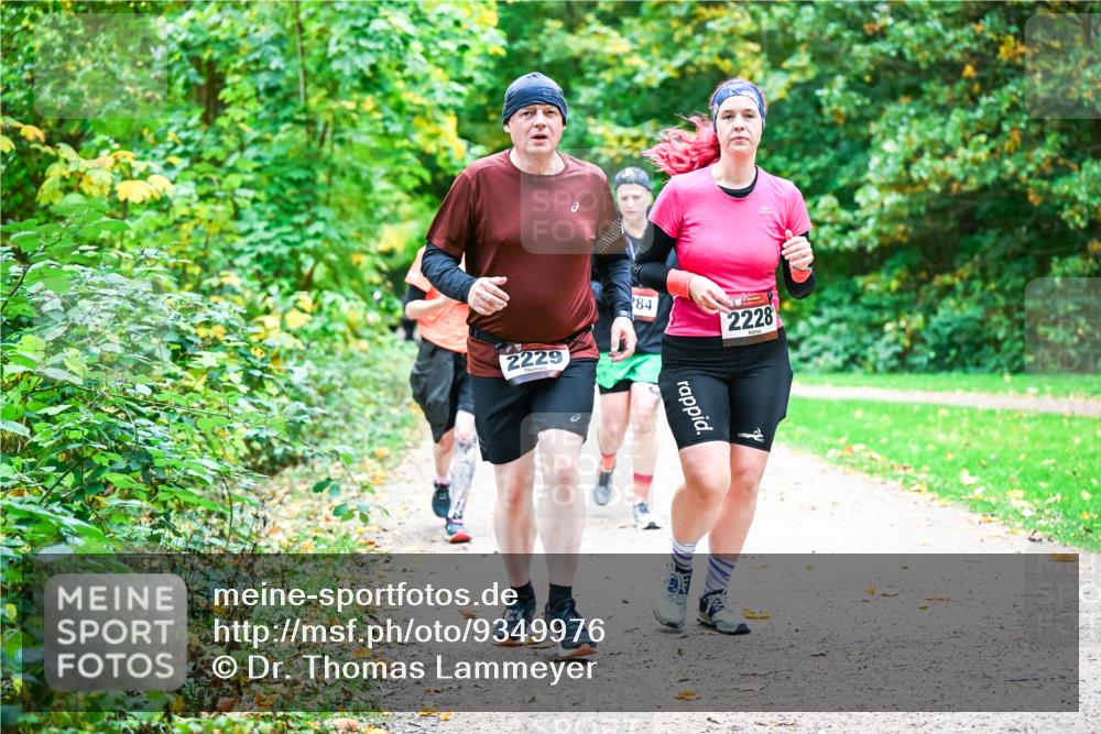 12.10.2025 - Bramfelder Halbmarathon 2025 Dr. Thomas Lammeyer http://msf.ph/oto/9349976 12.10.2025 10:32:30 Laufen 2229, 284, 2228 meine-sportfotos.de