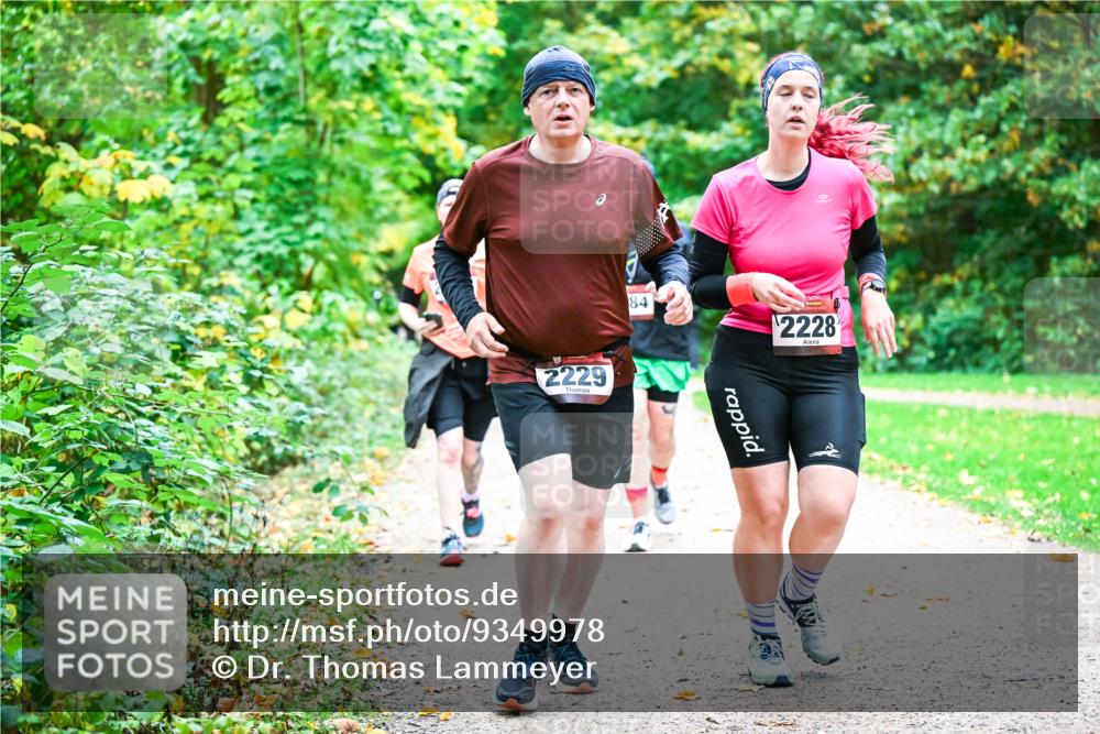 12.10.2025 - Bramfelder Halbmarathon 2025 Dr. Thomas Lammeyer http://msf.ph/oto/9349978 12.10.2025 10:32:30 Laufen 2229, 84, 2228 meine-sportfotos.de
