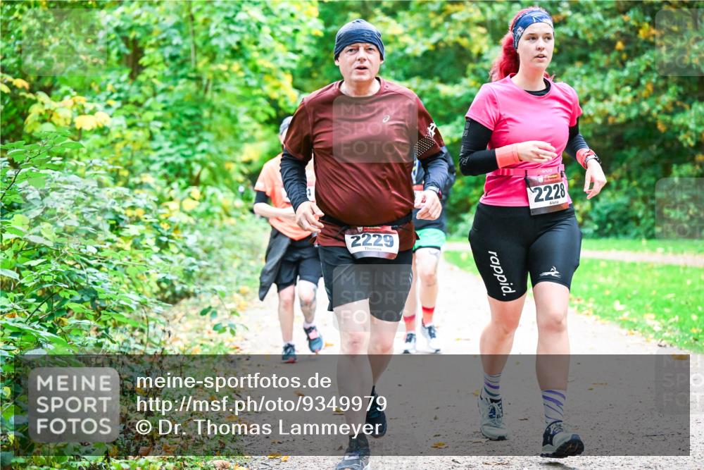 12.10.2025 - Bramfelder Halbmarathon 2025 Dr. Thomas Lammeyer http://msf.ph/oto/9349979 12.10.2025 10:32:30 Laufen 2229, 2228 meine-sportfotos.de
