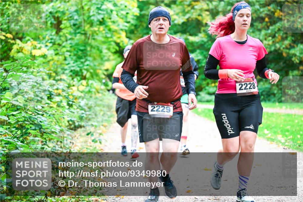 12.10.2025 - Bramfelder Halbmarathon 2025 Dr. Thomas Lammeyer http://msf.ph/oto/9349980 12.10.2025 10:32:30 Laufen 2229, 2228 meine-sportfotos.de