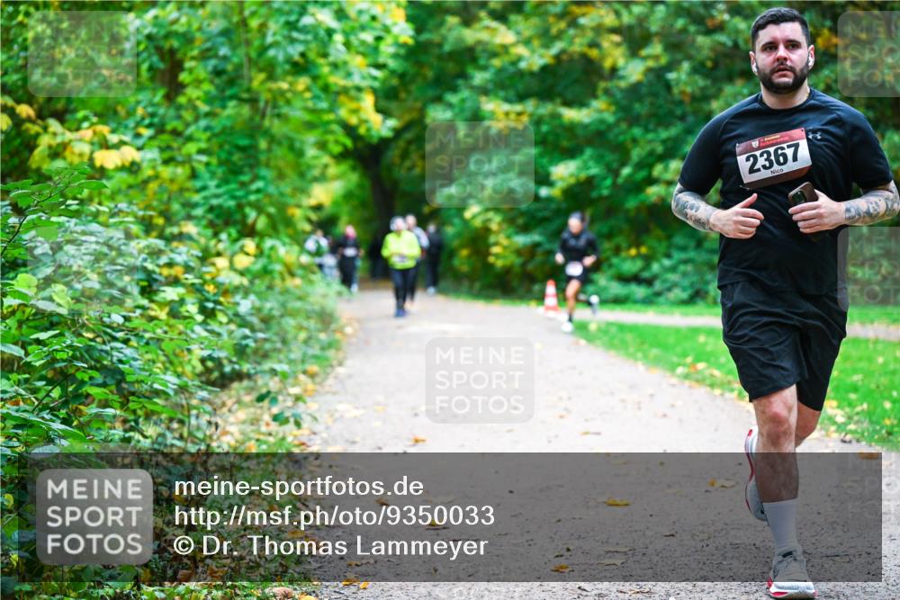 12.10.2025 - Bramfelder Halbmarathon 2025 Dr. Thomas Lammeyer http://msf.ph/oto/9350033 12.10.2025 10:32:40 Laufen 2367 meine-sportfotos.de