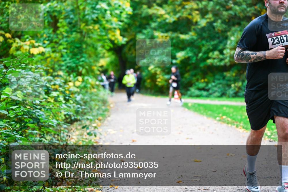 12.10.2025 - Bramfelder Halbmarathon 2025 Dr. Thomas Lammeyer http://msf.ph/oto/9350035 12.10.2025 10:32:40 Laufen 2367 meine-sportfotos.de