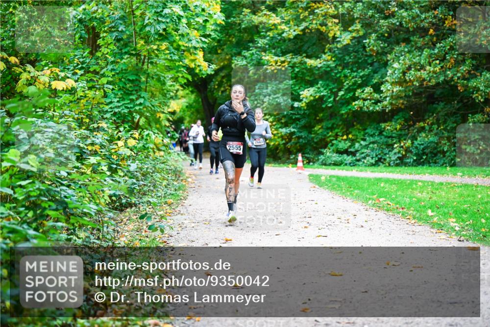 12.10.2025 - Bramfelder Halbmarathon 2025 Dr. Thomas Lammeyer http://msf.ph/oto/9350042 12.10.2025 10:32:44 Laufen 2663, 2555 meine-sportfotos.de