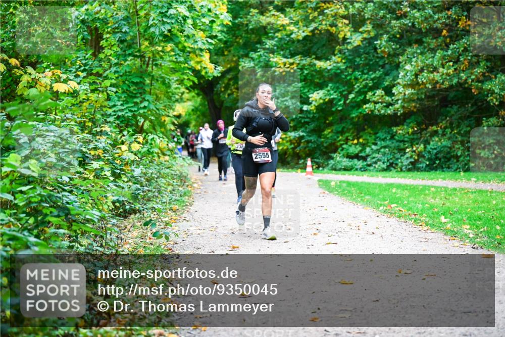 12.10.2025 - Bramfelder Halbmarathon 2025 Dr. Thomas Lammeyer http://msf.ph/oto/9350045 12.10.2025 10:32:45 Laufen 238, 2555 meine-sportfotos.de