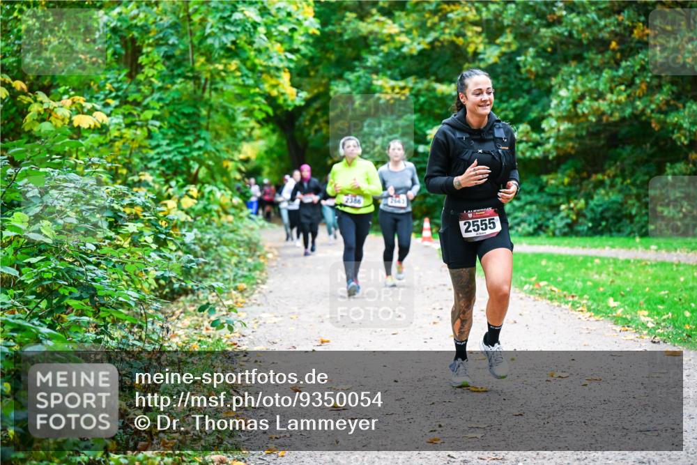 12.10.2025 - Bramfelder Halbmarathon 2025 Dr. Thomas Lammeyer http://msf.ph/oto/9350054 12.10.2025 10:32:46 Laufen 2386, 1943, 2555 meine-sportfotos.de